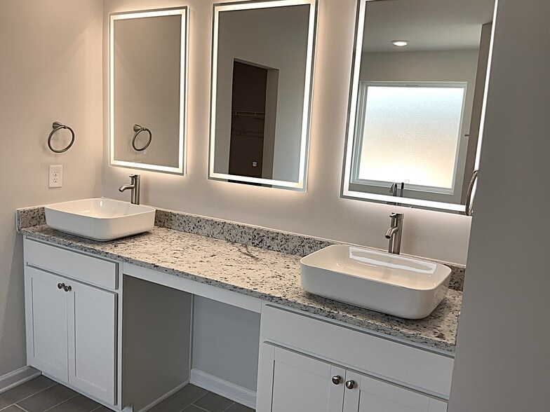 Building Photo - 3232 Emberly Dr