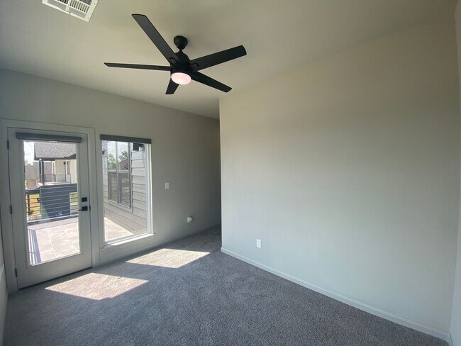 Building Photo - Beautiful contemporary 2-story home with 3 bedrooms and 2 bathrooms in Addison Creek.