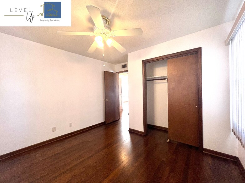 Building Photo - 5716 W 71st St