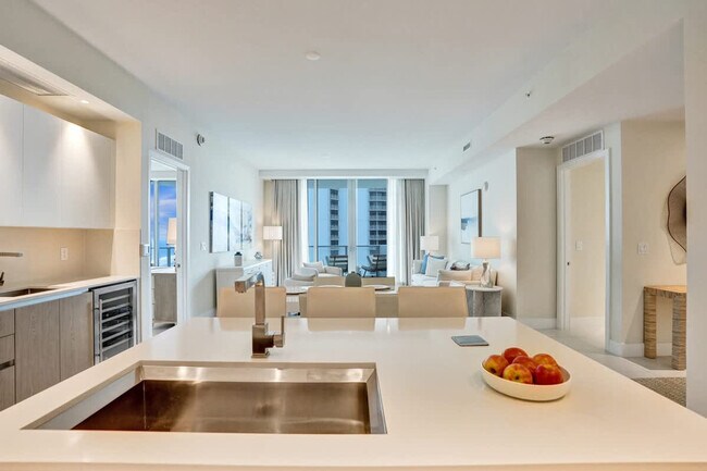 Building Photo - 3100 N Ocean Dr