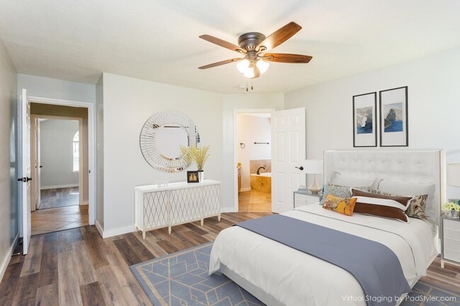 Building Photo - 5211 Bay Pines Dr