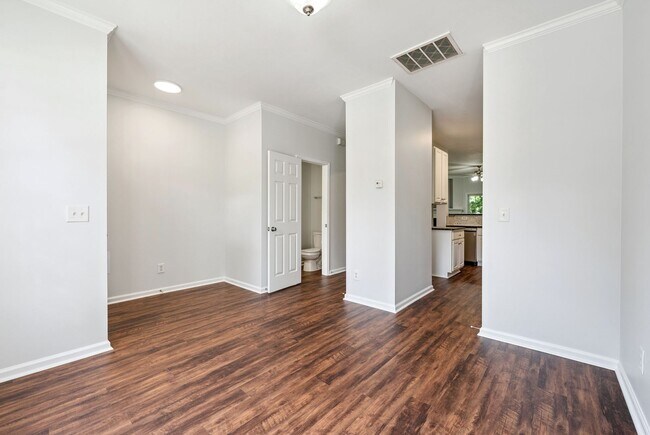 Building Photo - Spacious Townhome with Finished Basement -...