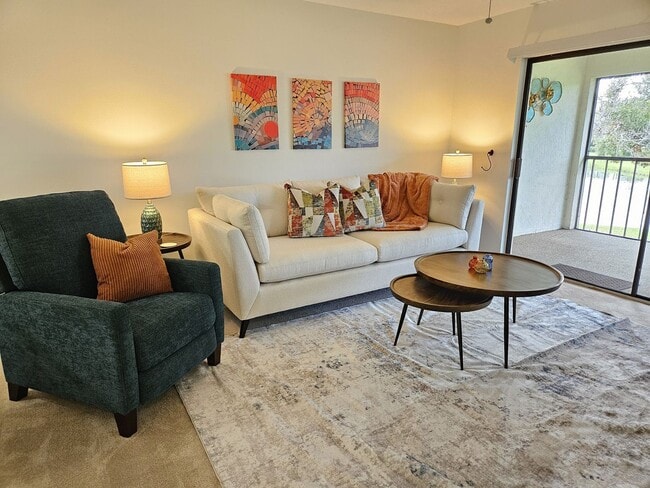 Building Photo - Seasonal Short-Term 2 Bedroom 2 Bathroom 2nd Floor Condo in Estancias of Capri Isles!