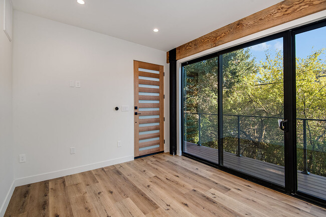 Entrance door interior view - 4100 Sumac Dr