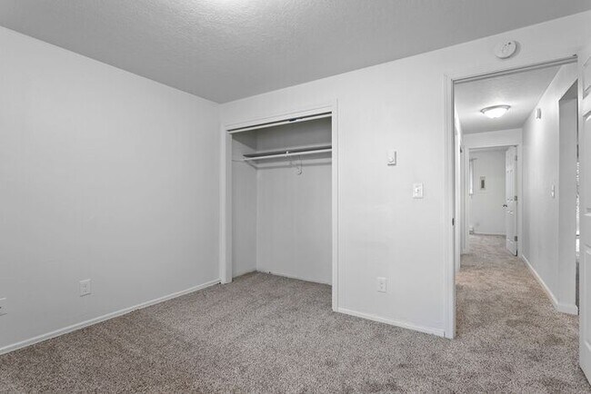 Building Photo - Beautifully Updated 2 bedroom 1 bath!