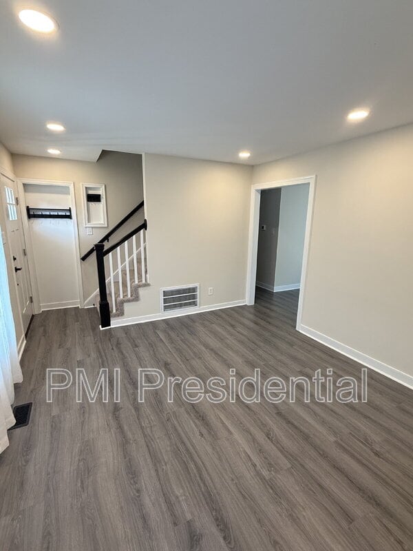 Building Photo - 13702 Danbury Dr