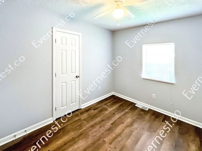 Building Photo - 8134 Douglas Ave