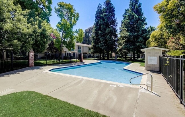 Building Photo - 2 Story 2bd/1.5ba  Townhouse near Commute ...