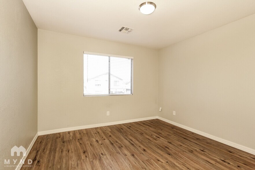 Building Photo - 10904 E Azalea Ave