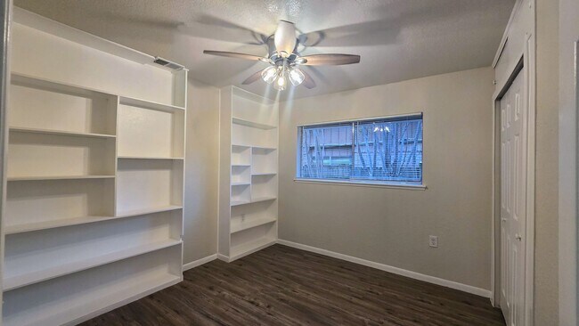 Building Photo - Newly Renovated NE San Antonio 3 bedroom home in established neighborhood-You do not want to miss...