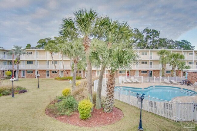 Building Photo - 710 Scenic Hwy