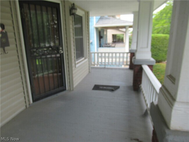 Building Photo - 1520 Ridgewood Ave