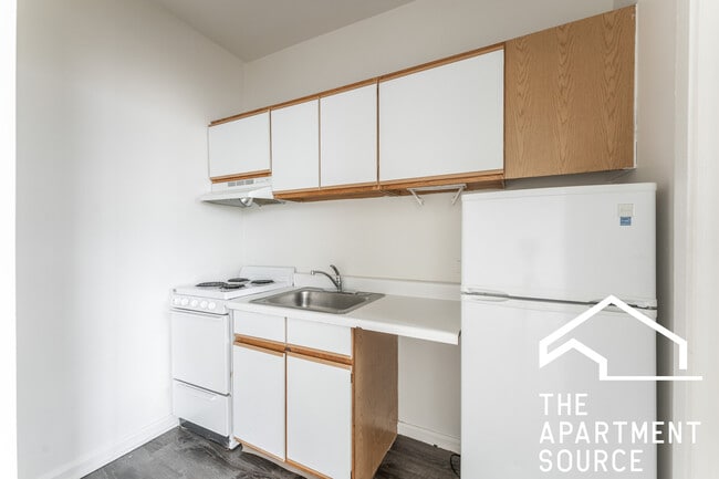 Building Photo - 3957 W Irving Park Rd