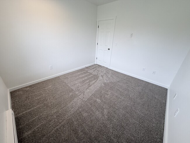 Building Photo - 415 1st St
