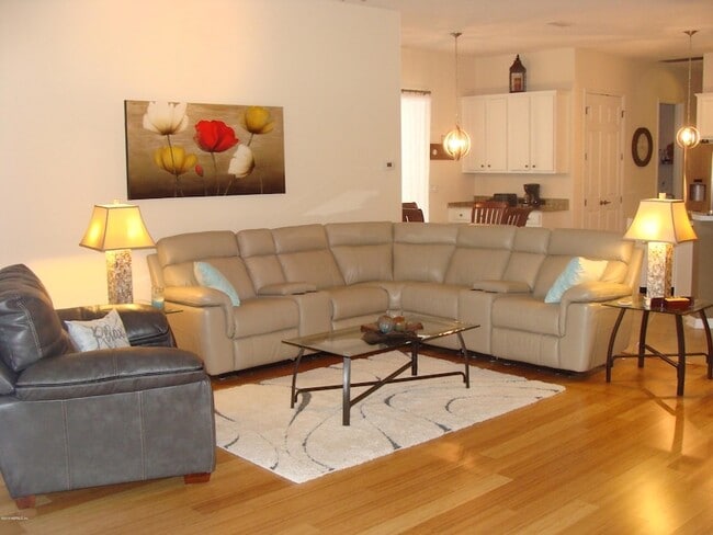 Building Photo - 660 Porta Rosa Circle