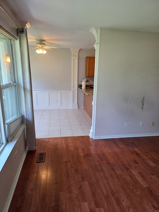 Building Photo - 408 Woodview Cir