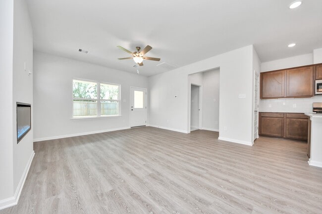 Building Photo - 15523 Foresail Ln