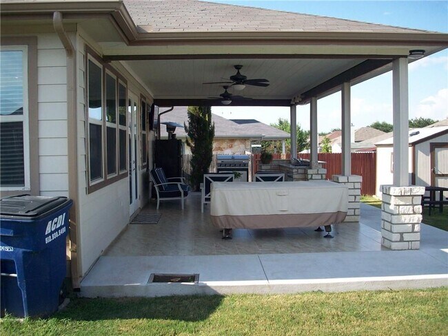 Building Photo - 1002 Beacon Cove