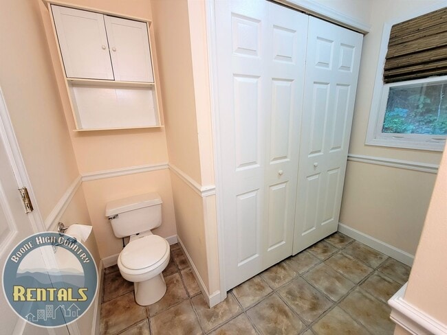 Building Photo - Gorgeous 3bd/2.5ba House With Included Downstairs Apartment