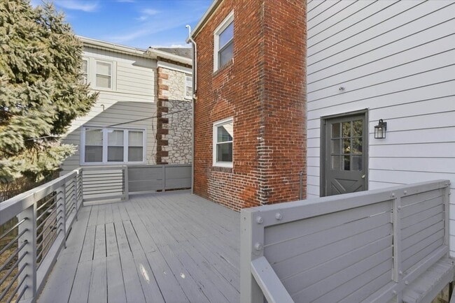 Building Photo - 305 W Broadway