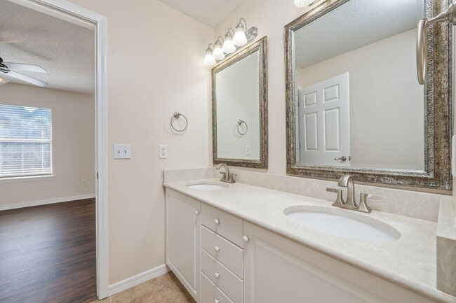 Building Photo - 7648 Chablis Cir