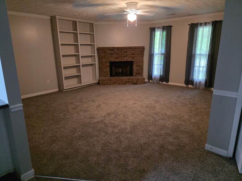 Living Room - 9536 Winding Way Ln