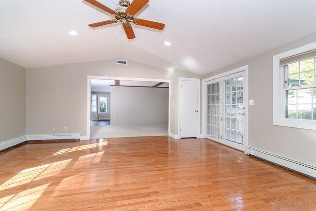 Building Photo - 3 Hickory Ln