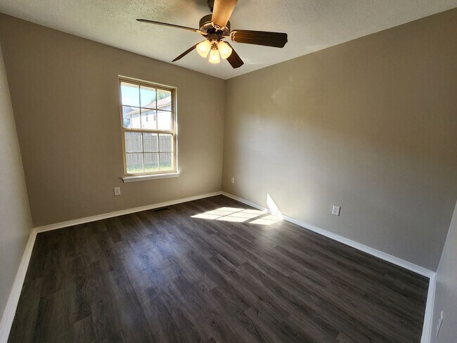 Building Photo - Spacious 3-Bedroom, 2-Bathroom Home AVAILABLE NOW!!