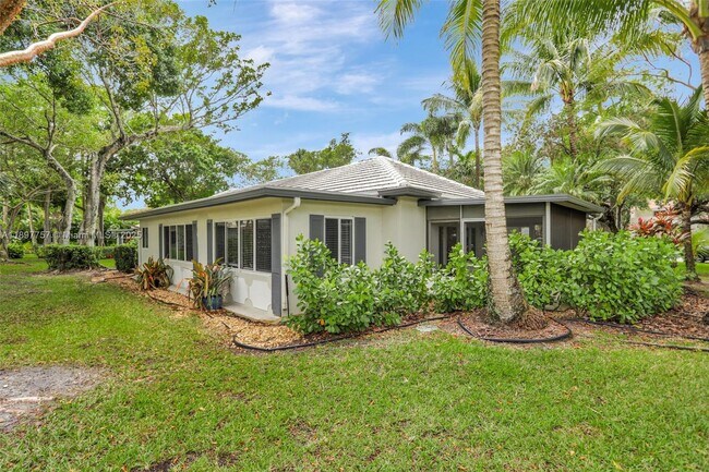 Building Photo - 1128 W Cypress Dr