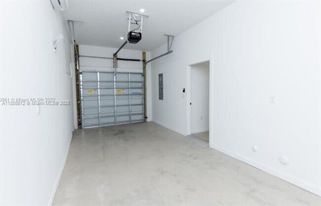 Building Photo - 7101 NE 4th Ct