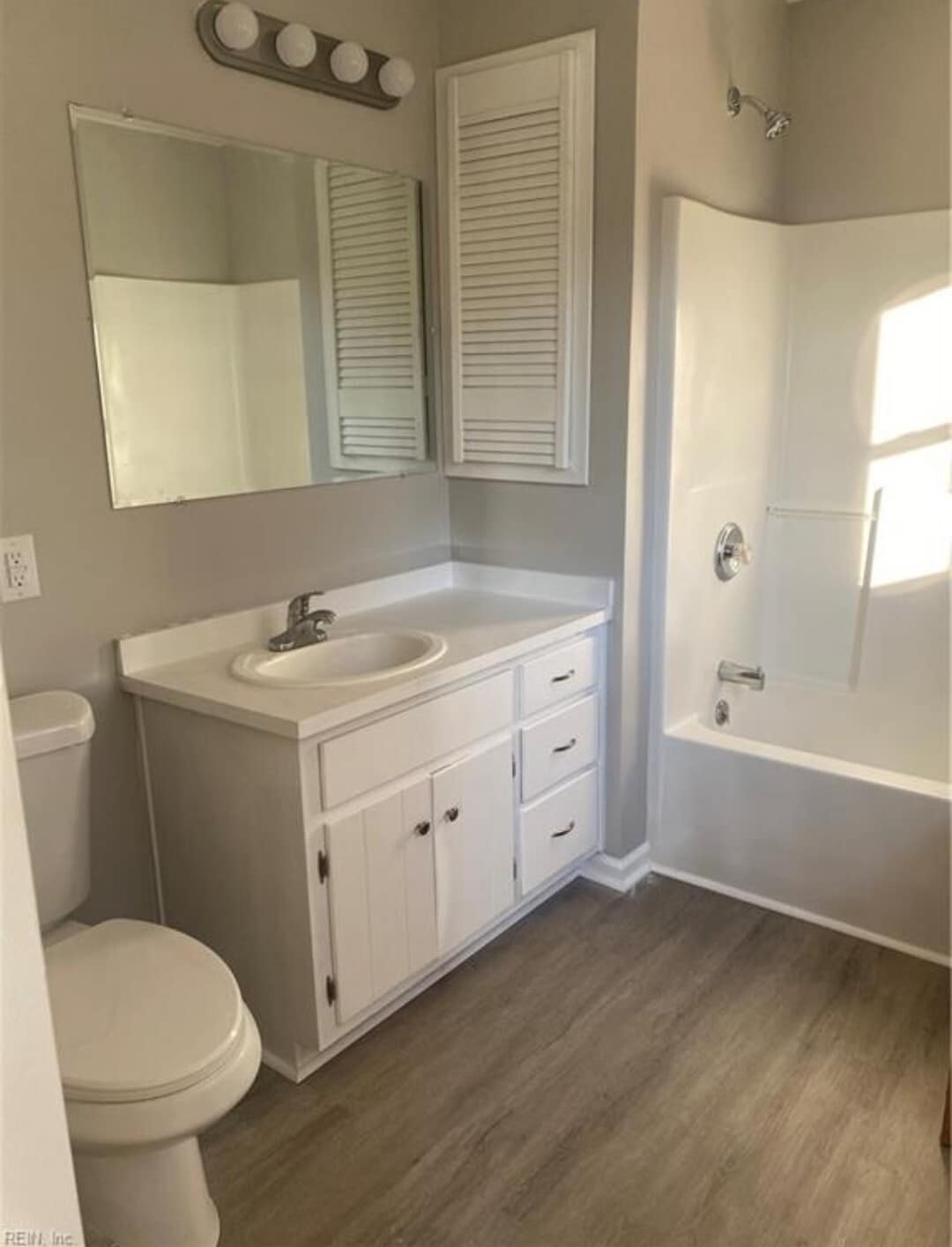 Primary Suite bathroom - 12 Henry St
