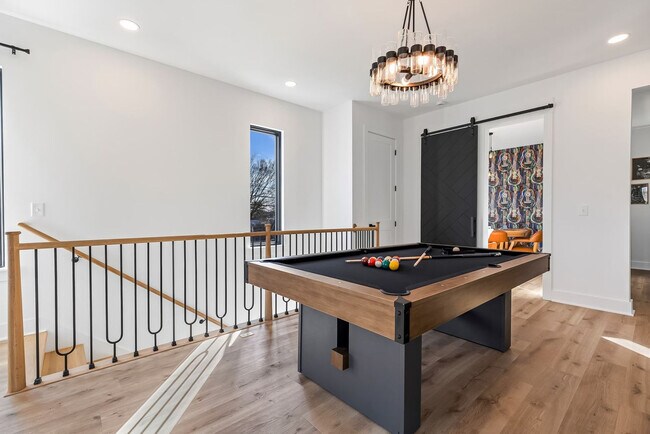 Building Photo - 554 Rosedale Ave