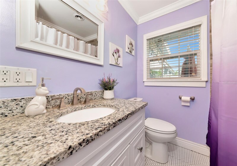 Building Photo - 2004 19th St W