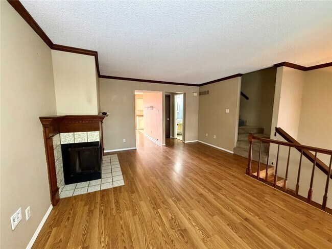 Building Photo - 895 Delray Dr