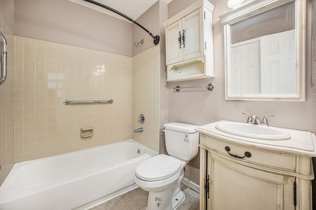 Building Photo - Great 2 Bedroom 1 Bathroom in Aurora!