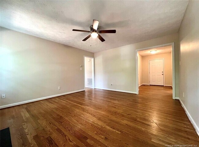 Building Photo - 715 Ashburton Dr