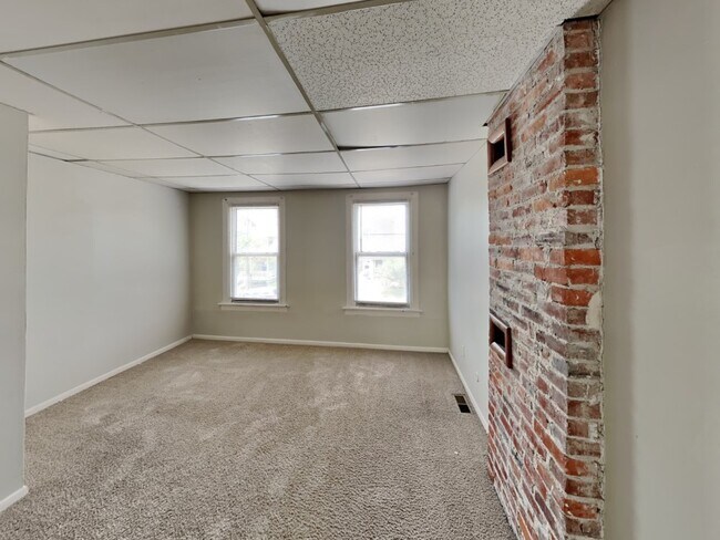 Building Photo - 127-141 E 11th Ave-141