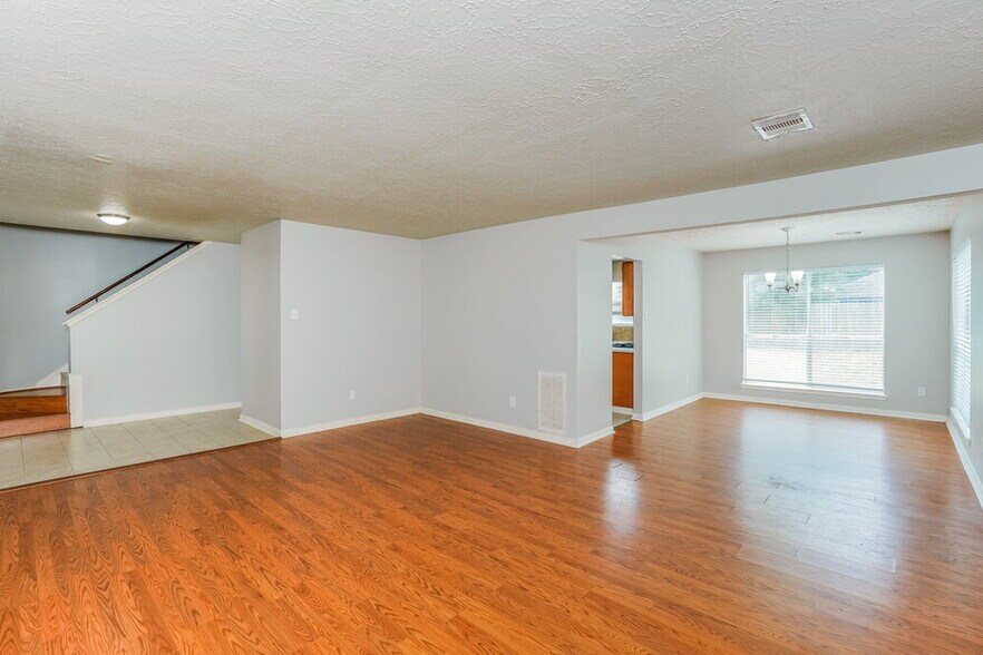 Building Photo - 8310 Woodland Willows Dr