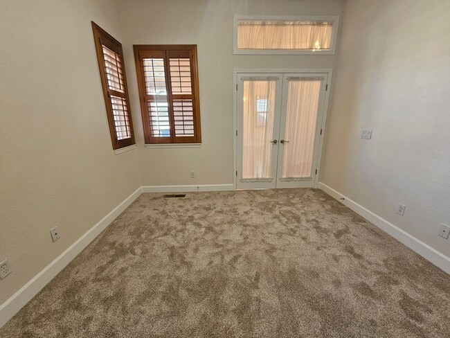 Building Photo - Beautiful Executive Home In Gated Community