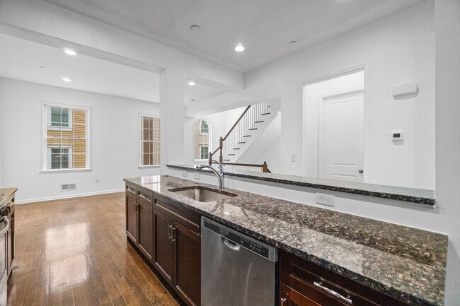 Building Photo - 205 Roosevelt Dr