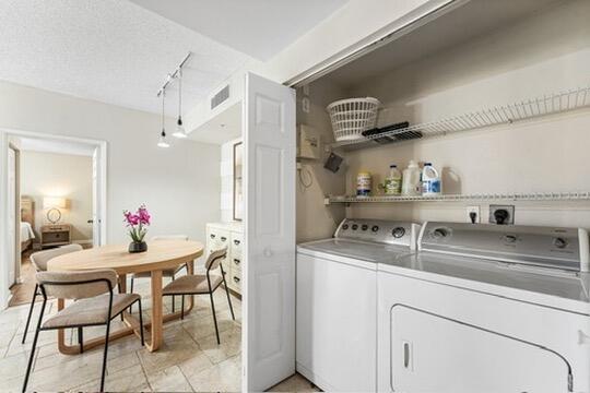 Building Photo - 720 S Sapodilla Ave