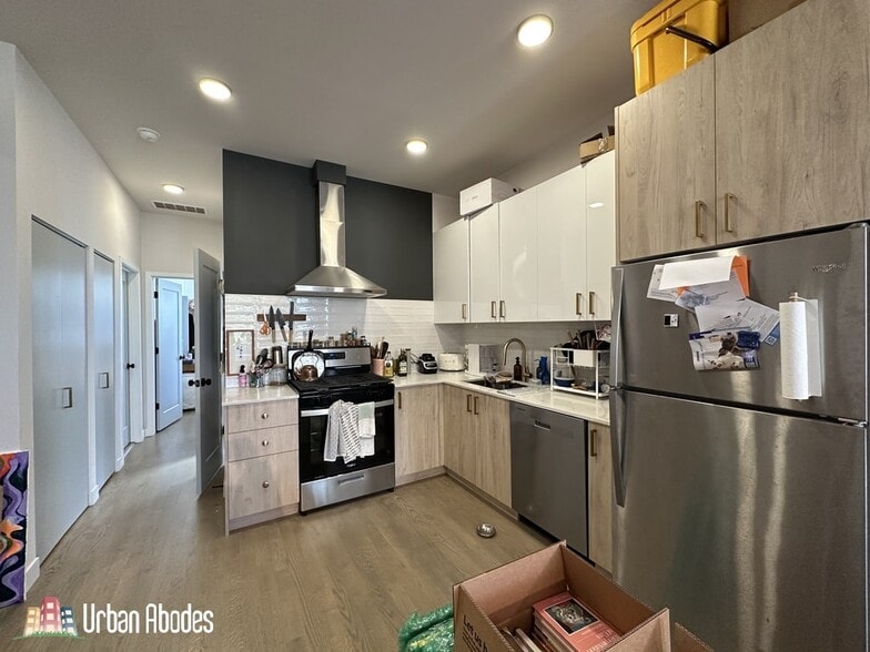 Building Photo - 841 N Mozart St