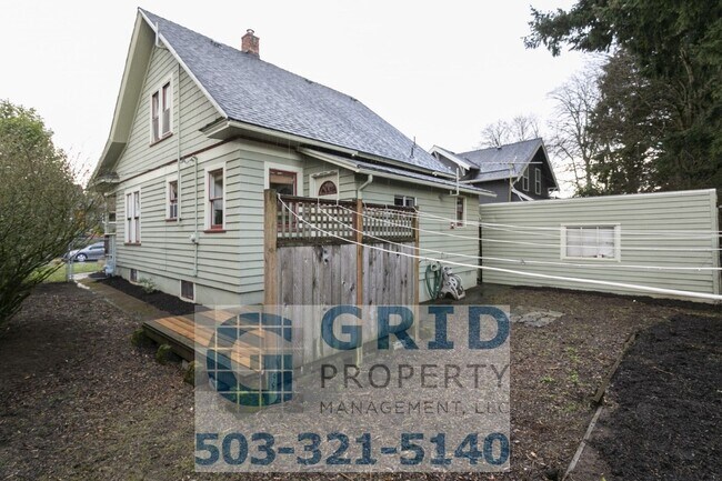 Building Photo - Spacious 3 Bedroom, 2 Bath Craftsman - Creston Park Neighborhood - A Must See!
