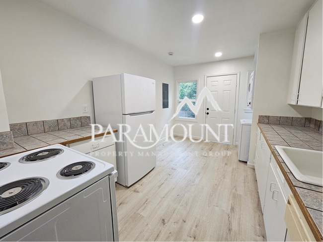 Building Photo - Recently Updated 1-Bedroom Unit in Bremerton