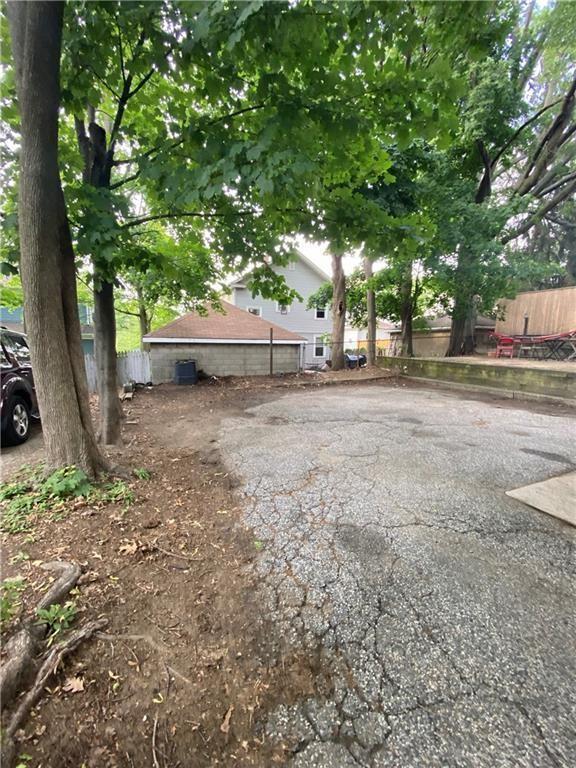 Building Photo - 58-58 Rochambeau Ave