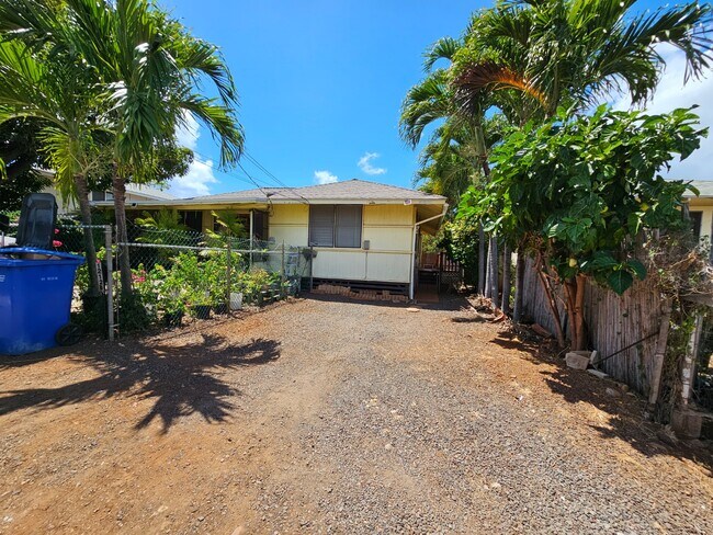 Building Photo - Studio apartment