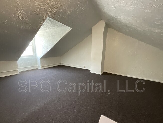 Building Photo - 443 S Duke St