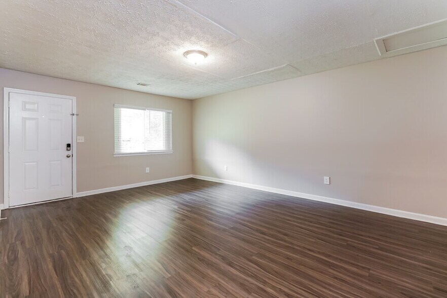 Building Photo - 8373 Warren Dr