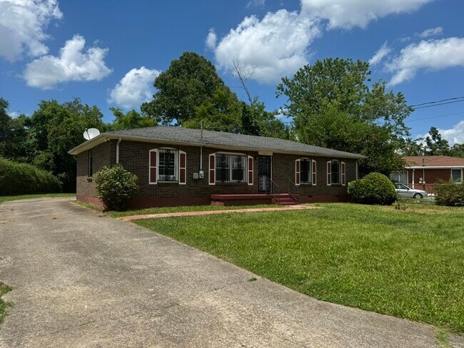 Building Photo - 3004 Lytle Dr