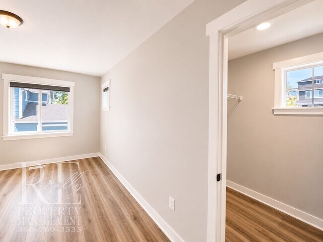 Building Photo - Luxury Poulsbo Retreat with Water Views, Covered Deck & Designer Finishes